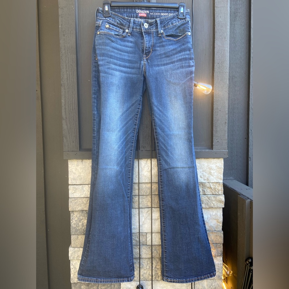 27x29 Levi's Dark Blue Flare Jeans